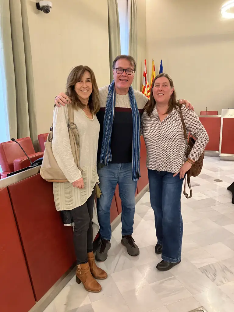 L'Aurora Garriga, en Xavier Castells i la Sara Batalla a la recepció d'entitats de l'Ajuntament d'Igualada