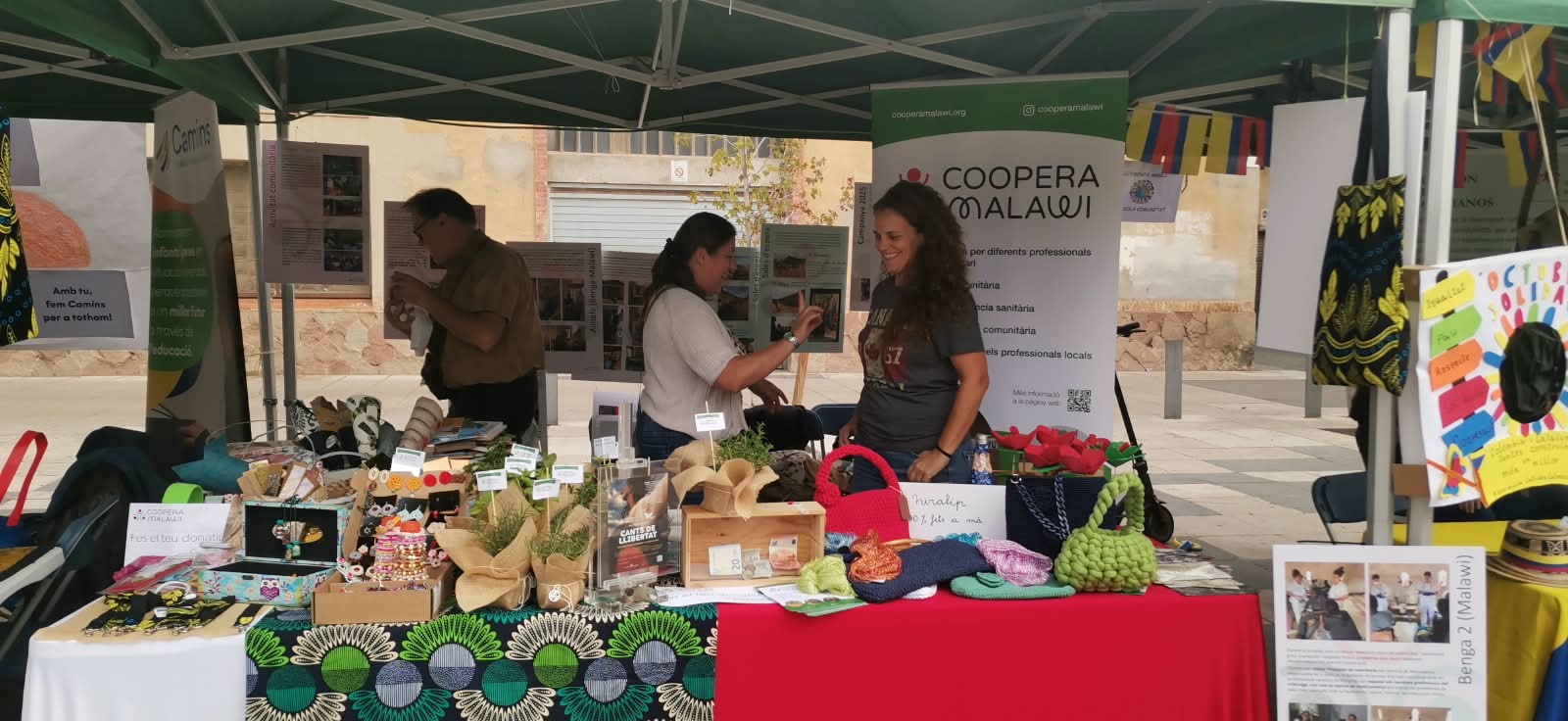 CooperaMalawi participa al 14a Mostra d’Entitats Solidàries amb un estand de productes artesanals